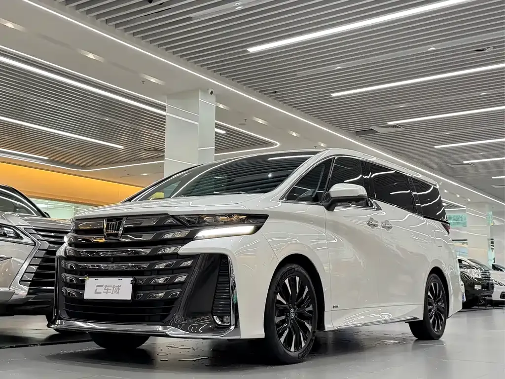 Toyota Vellfire — фото 1