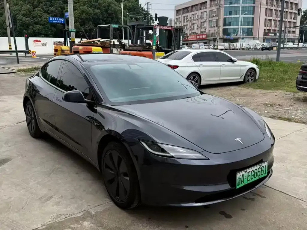 Tesla Model 3 — фото 1