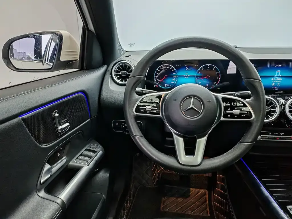 Mercedes-Benz GLA — фото 10