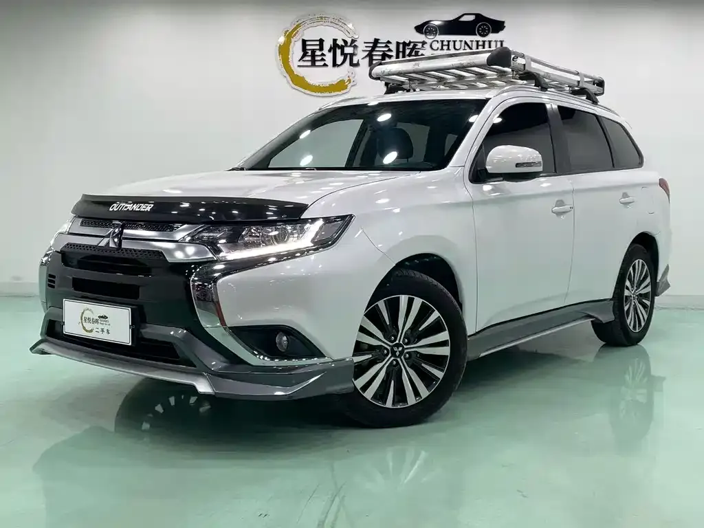 Mitsubishi Outlander — фото 1