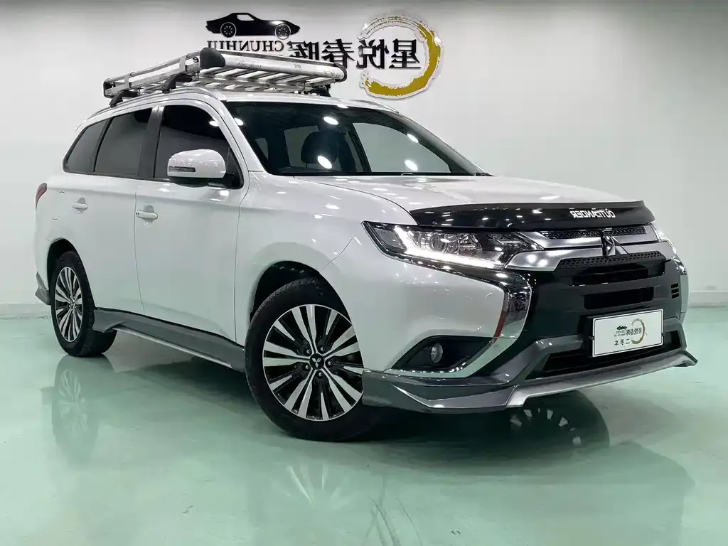 Mitsubishi Outlander — фото 8
