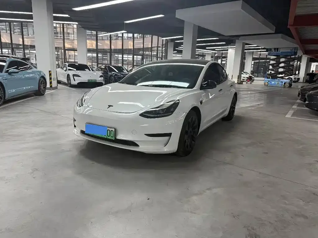 Tesla Model 3 — фото 1