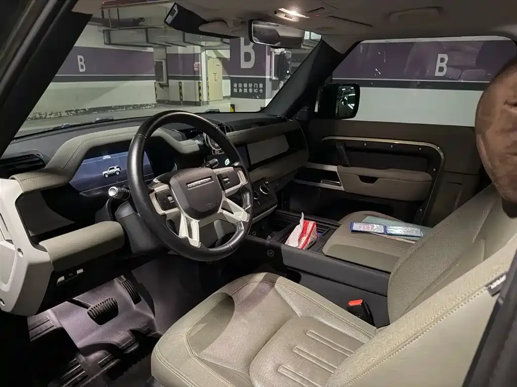 Land Rover Defender — фото 1