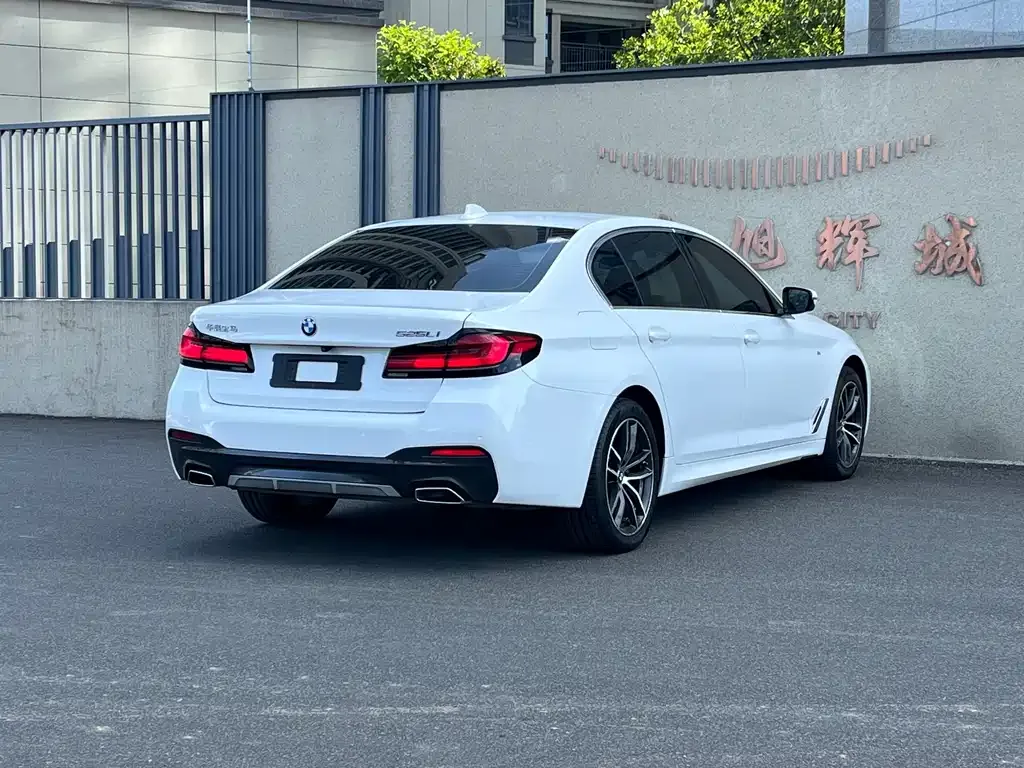 BMW 5 Series — фото 2