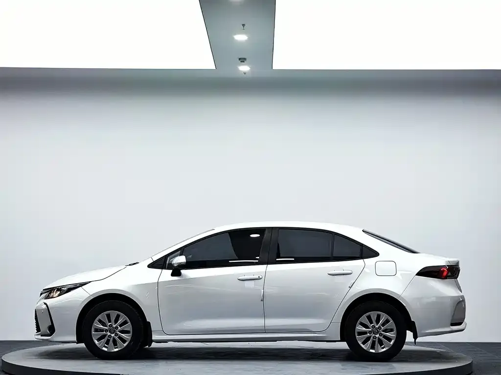 Toyota Corolla — фото 5