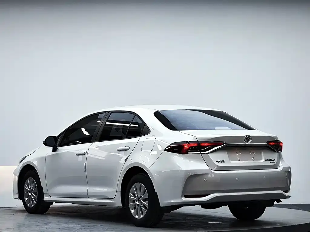Toyota Corolla — фото 10