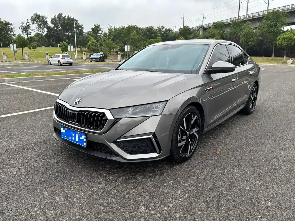 Skoda Octavia — фото 1