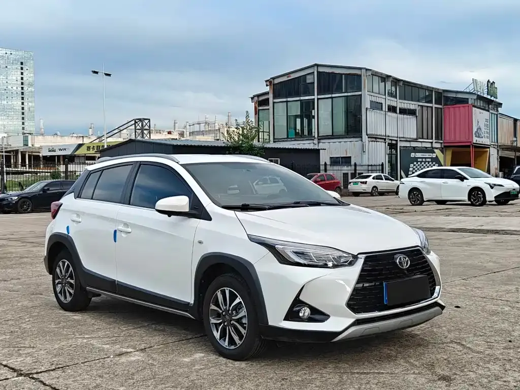 Toyota Yaris L — фото 4
