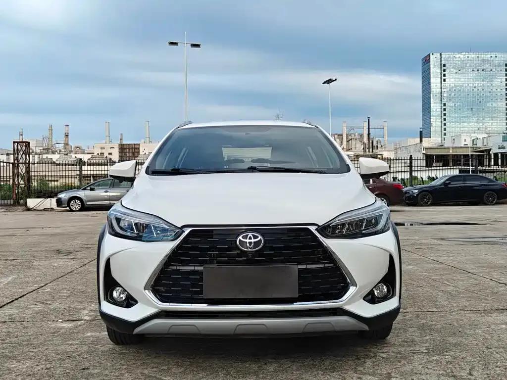 Toyota Yaris L — фото 7
