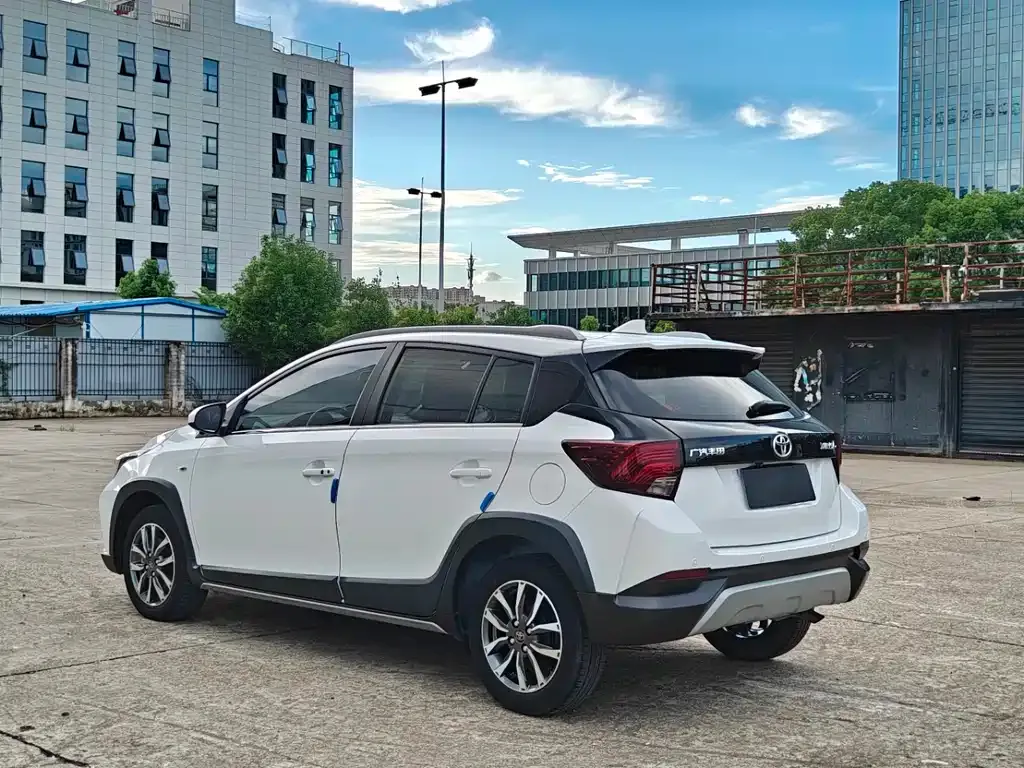Toyota Yaris L — фото 6