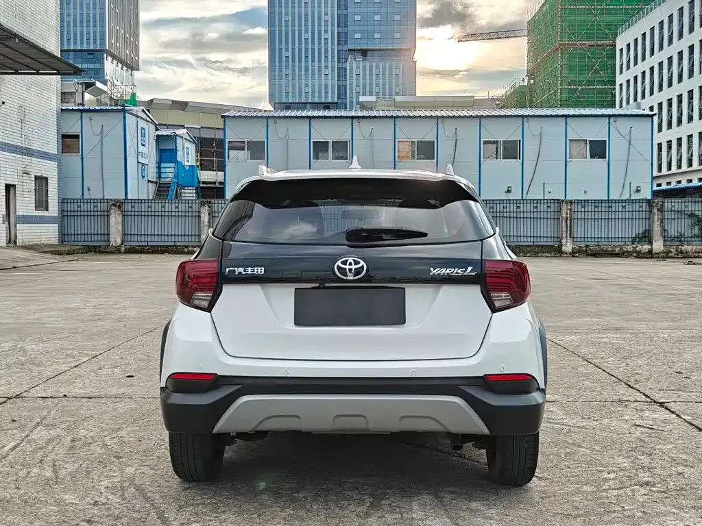 Toyota Yaris L — фото 5