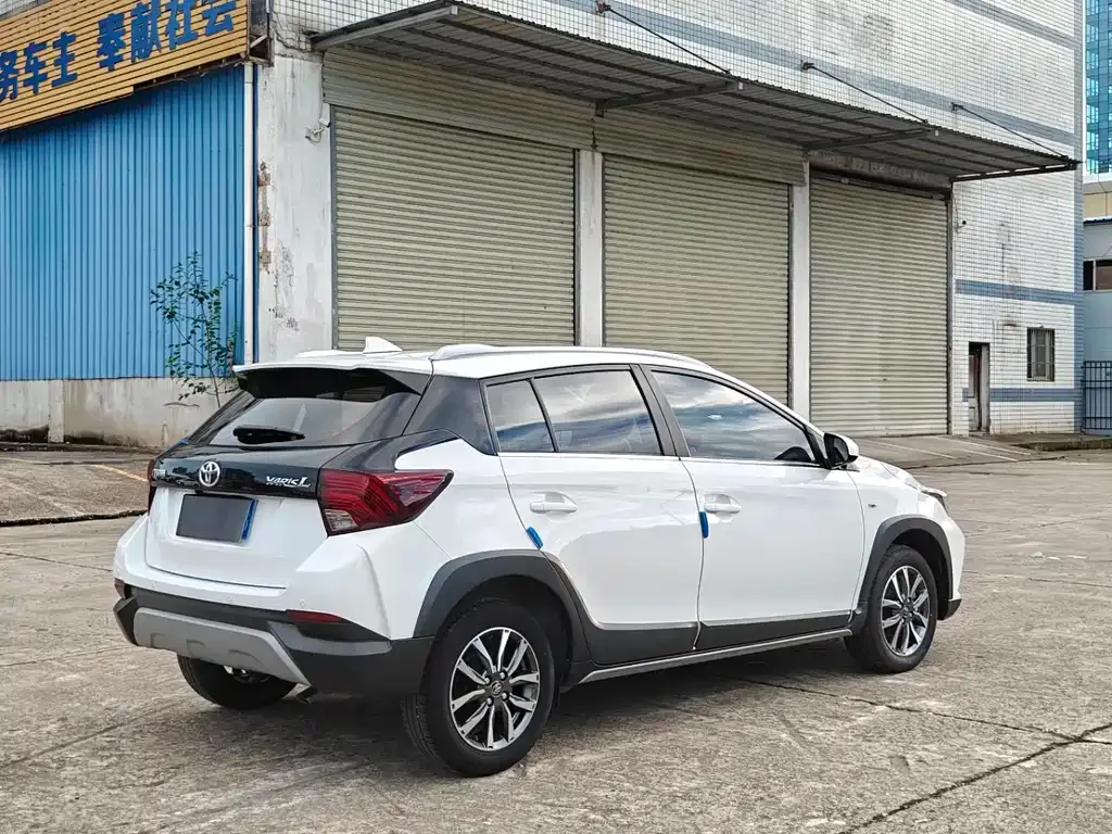 Toyota Yaris L — фото 9