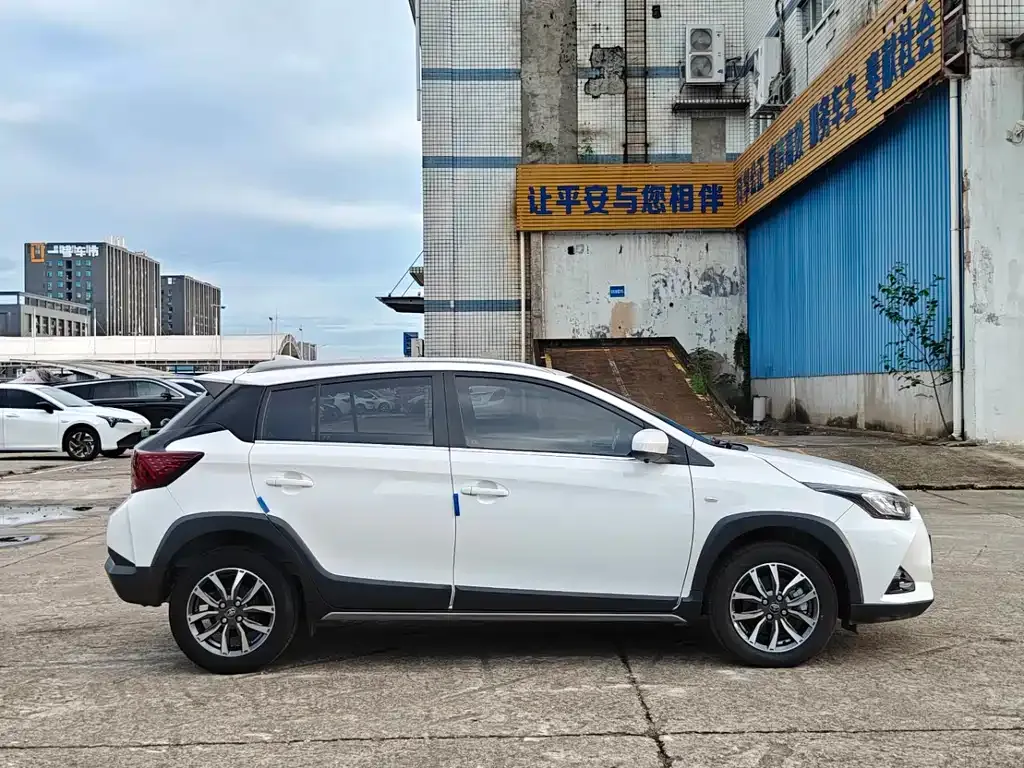 Toyota Yaris L — фото 3
