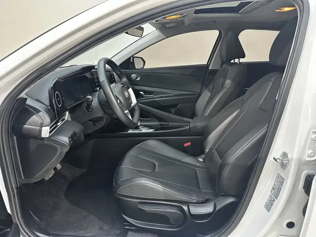 Hyundai Elantra — фото 7