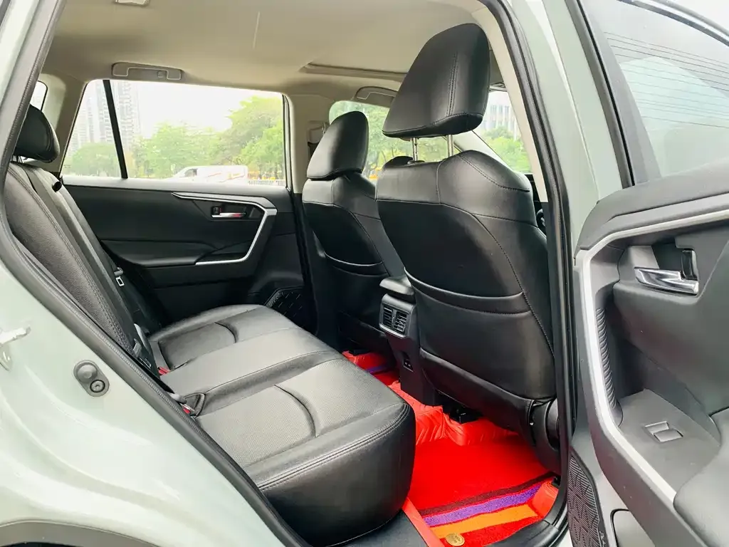 Toyota RAV4 — фото 2