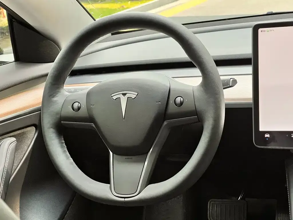 Tesla Model 3 — фото 4