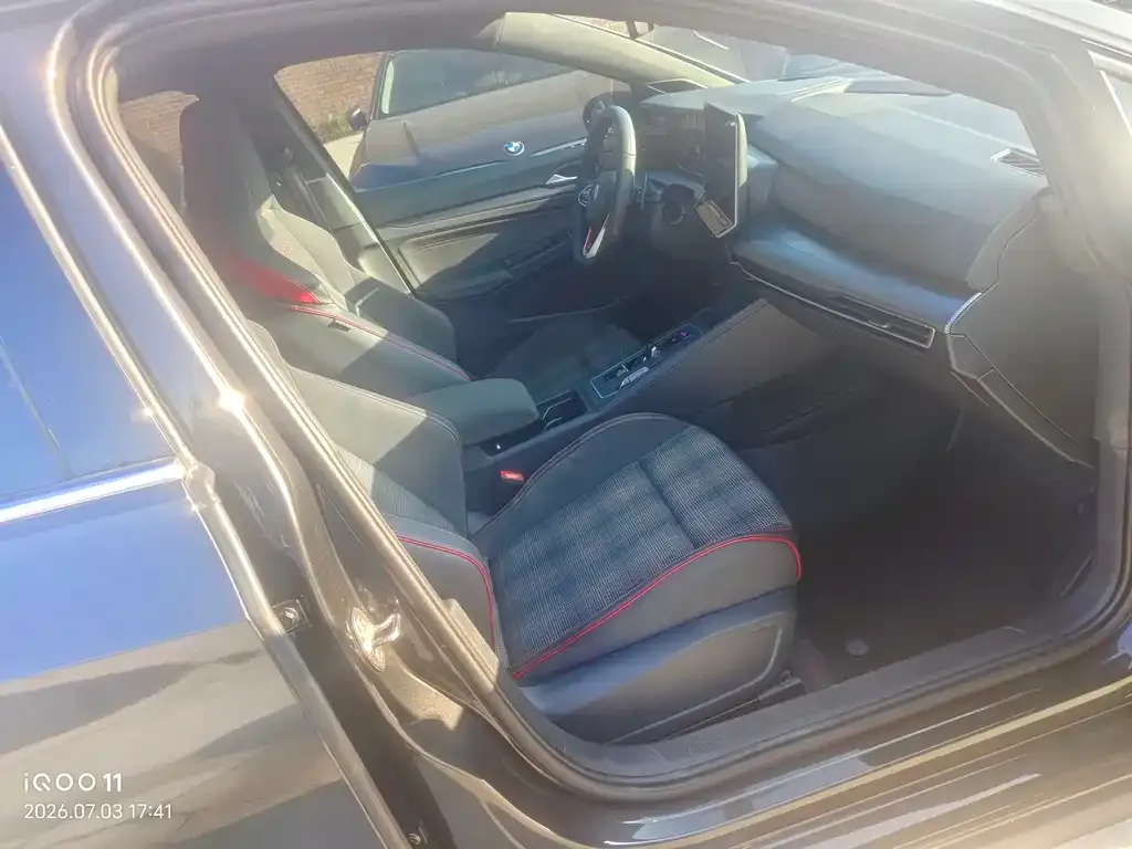 Volkswagen Golf GTI — фото 9