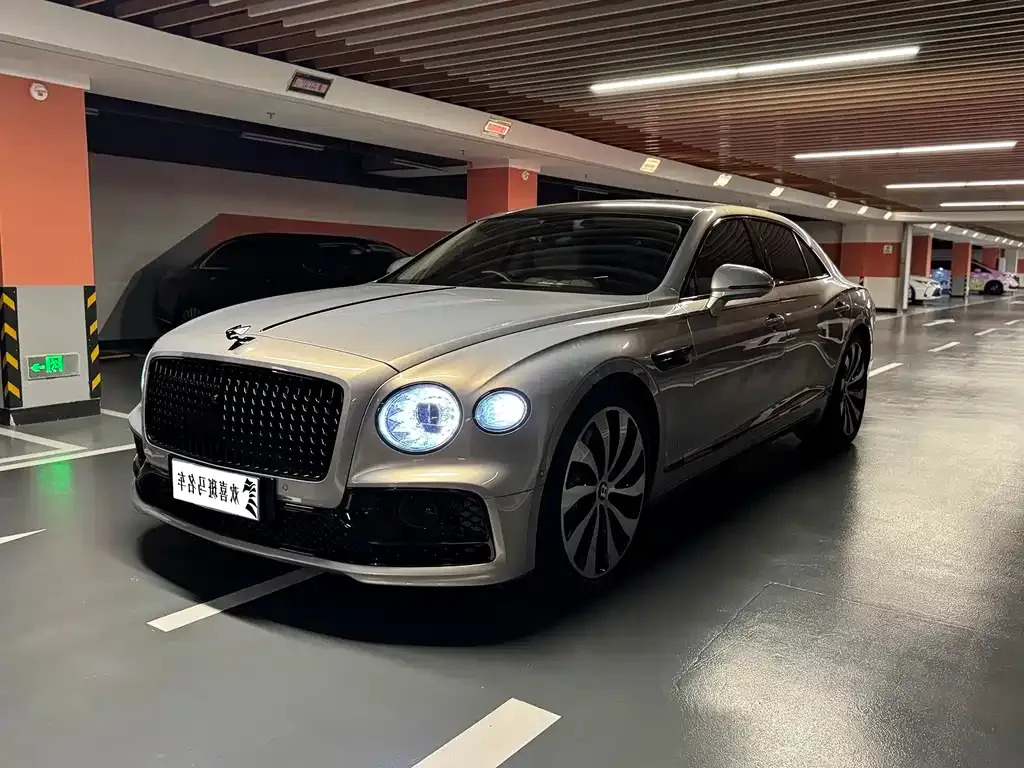 Bentley Flying Spur — фото 1