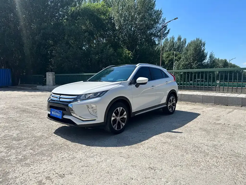 Mitsubishi Eclipse Cross — фото 1