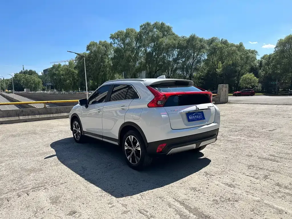 Mitsubishi Eclipse Cross — фото 5