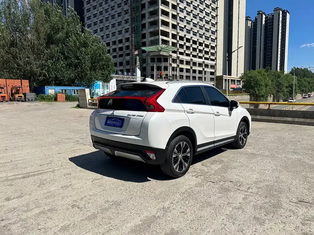 Mitsubishi Eclipse Cross — фото 8