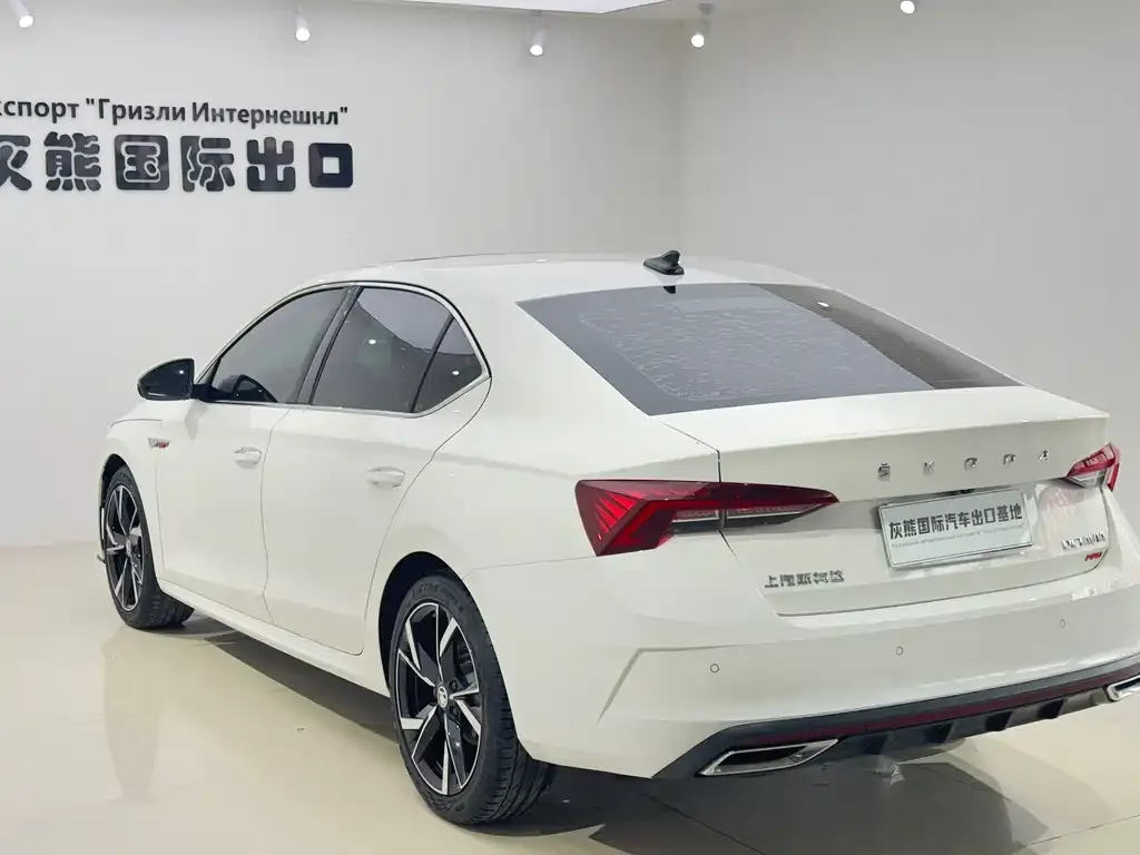 Skoda Octavia — фото 2