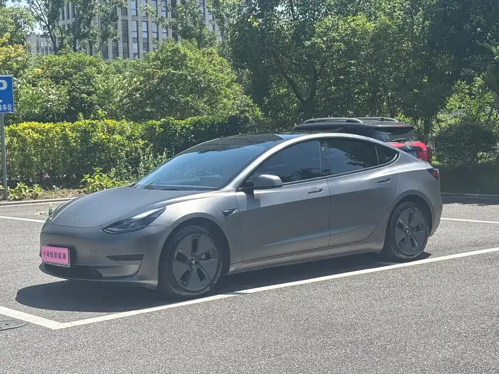 Tesla Model 3 — фото 1
