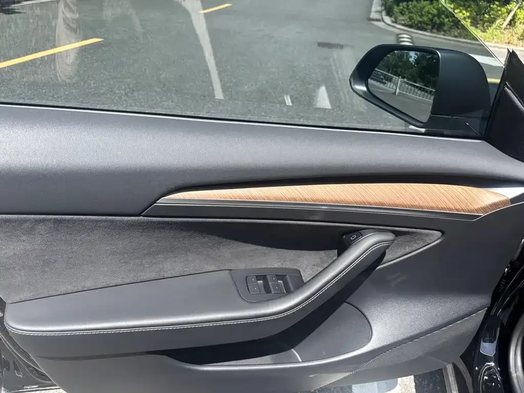 Tesla Model 3 — фото 4