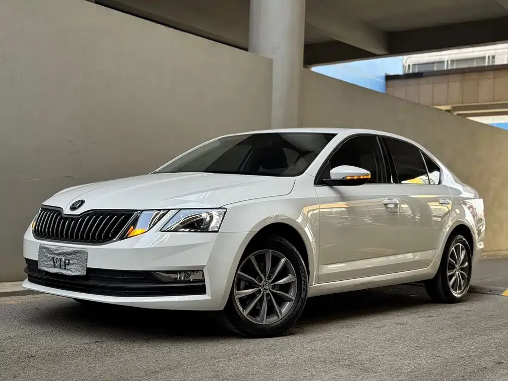 Skoda Octavia — фото 1