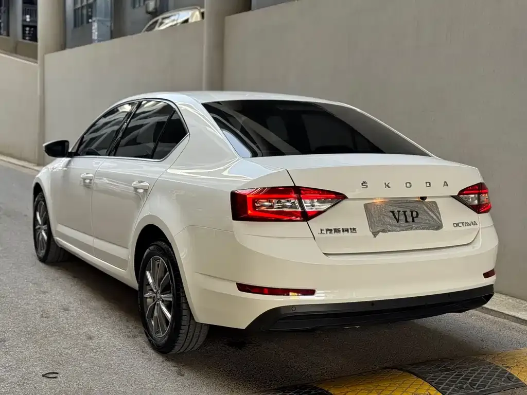 Skoda Octavia — фото 6