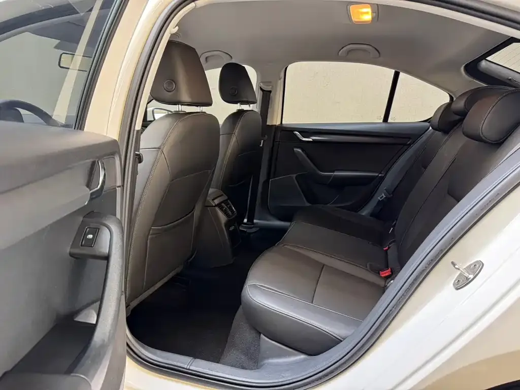Skoda Octavia — фото 7