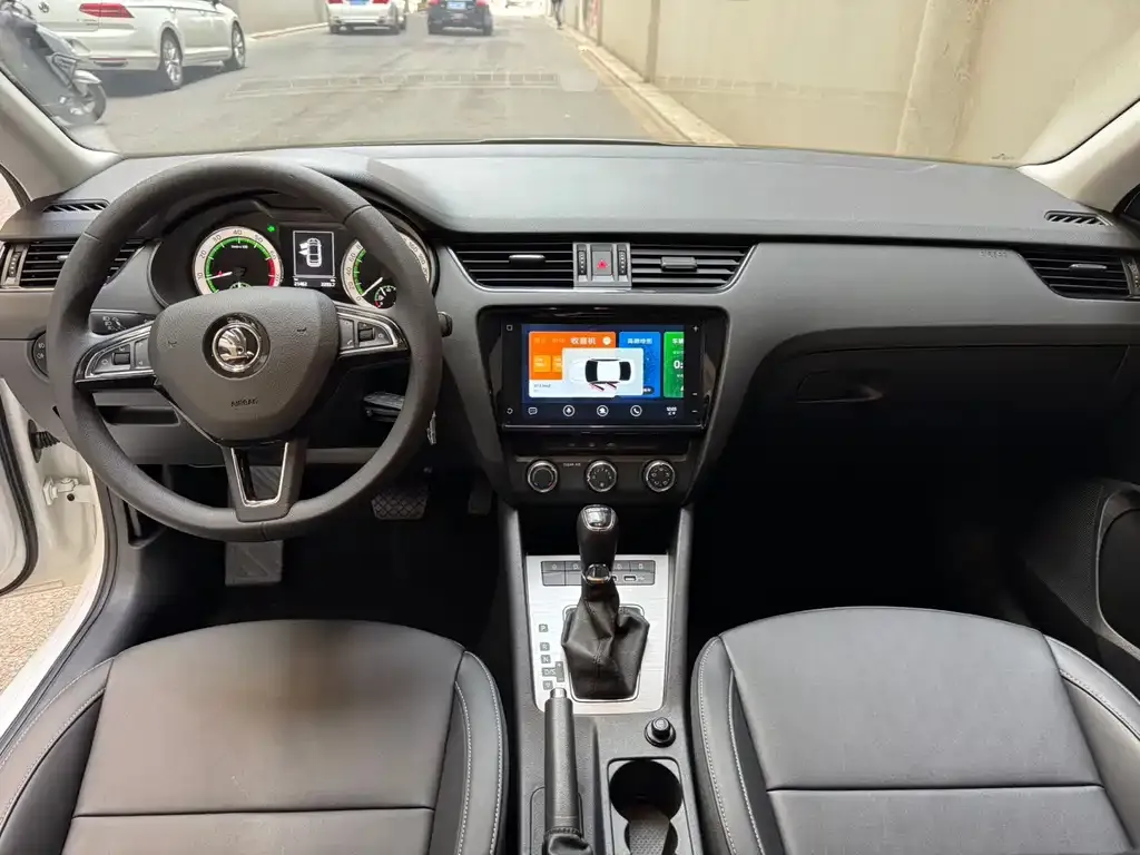 Skoda Octavia — фото 4