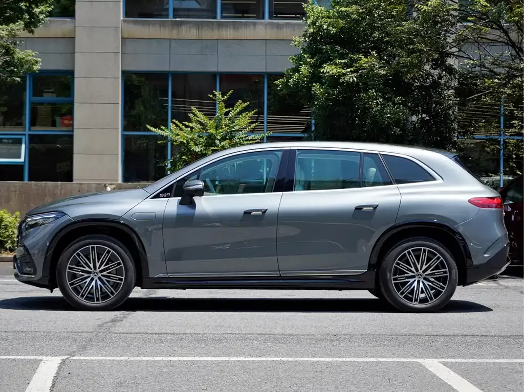 Mercedes-Benz EQS SUV — фото 8