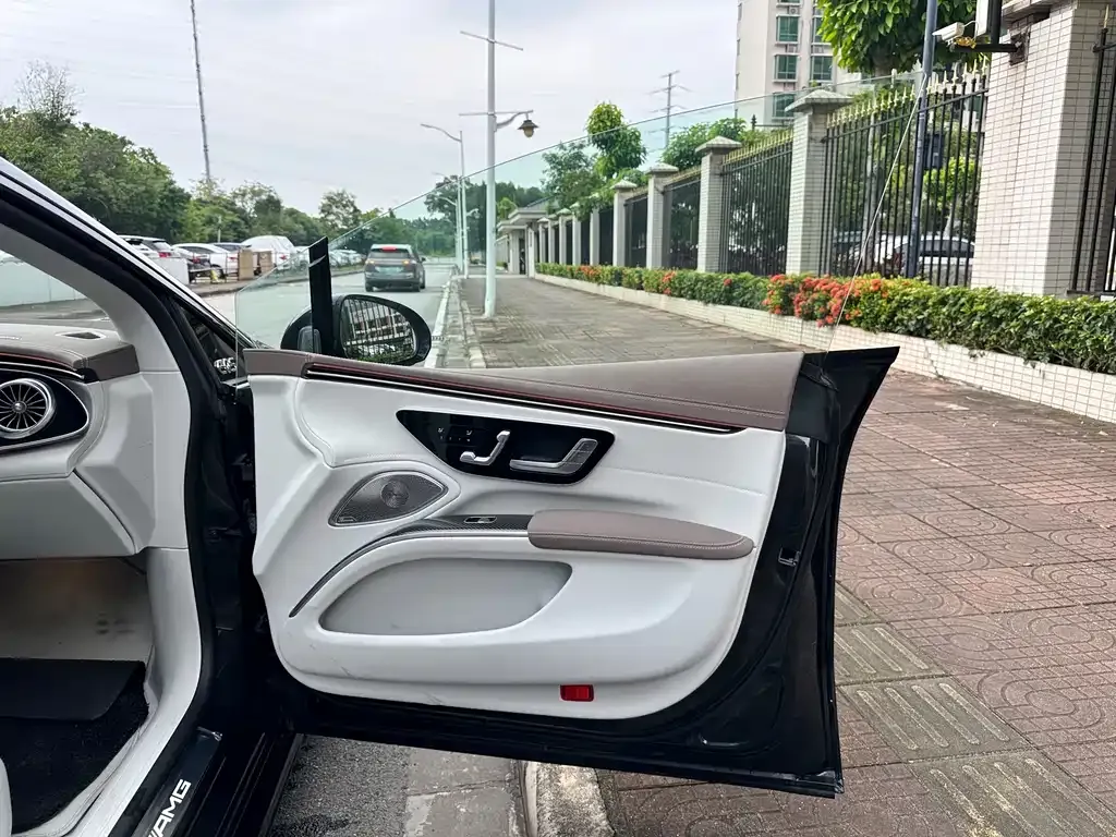 Mercedes-Benz EQS AMG — фото 2