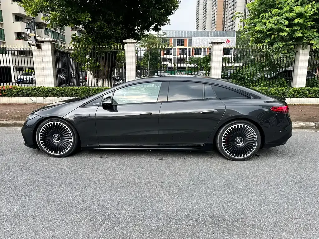 Mercedes-Benz EQS AMG — фото 8
