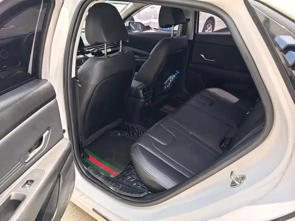 Hyundai Elantra — фото 3