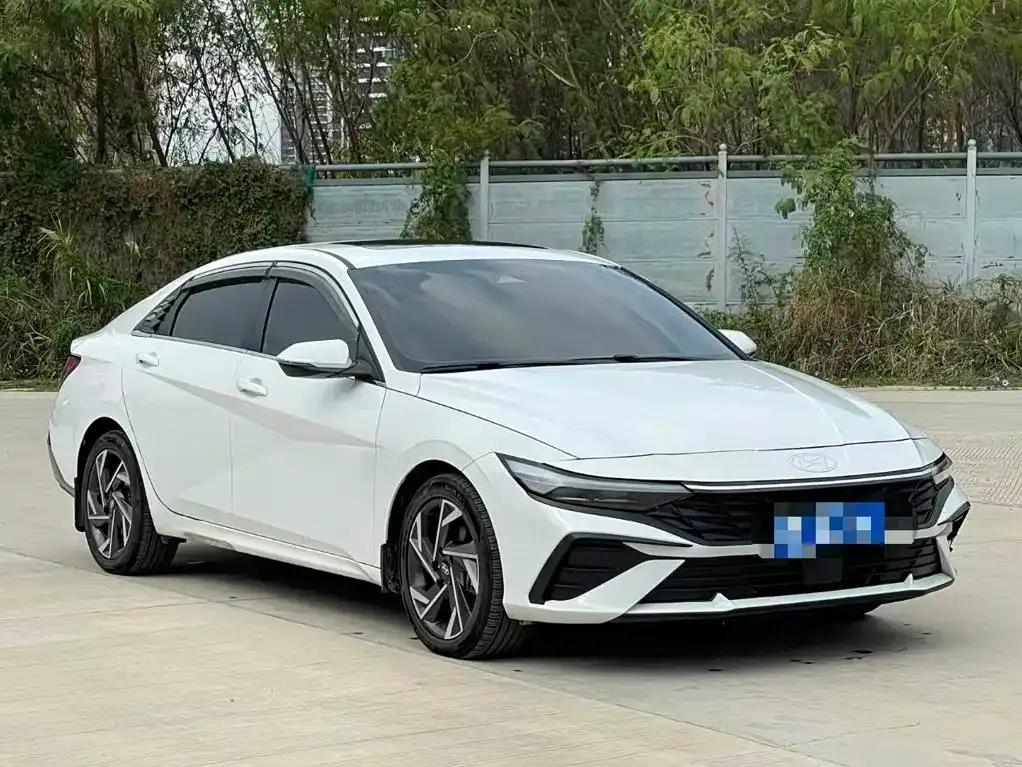 Hyundai Elantra — фото 5