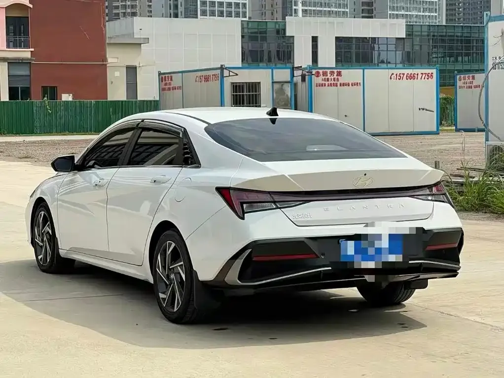 Hyundai Elantra — фото 4