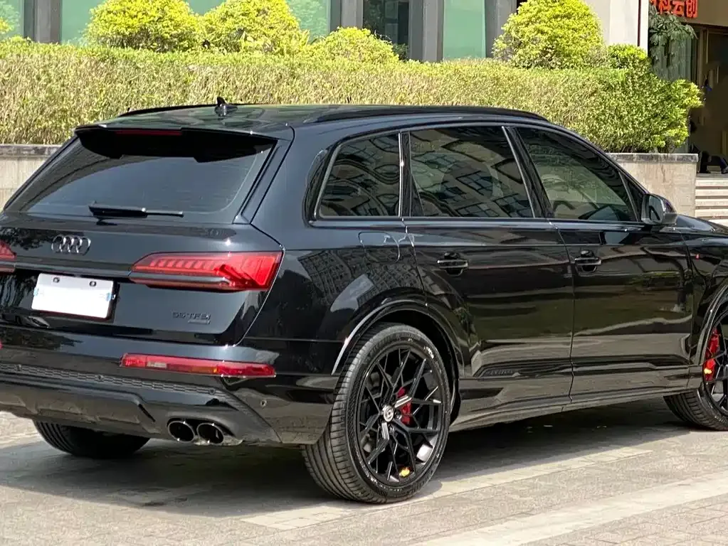 Audi Q7 — фото 10