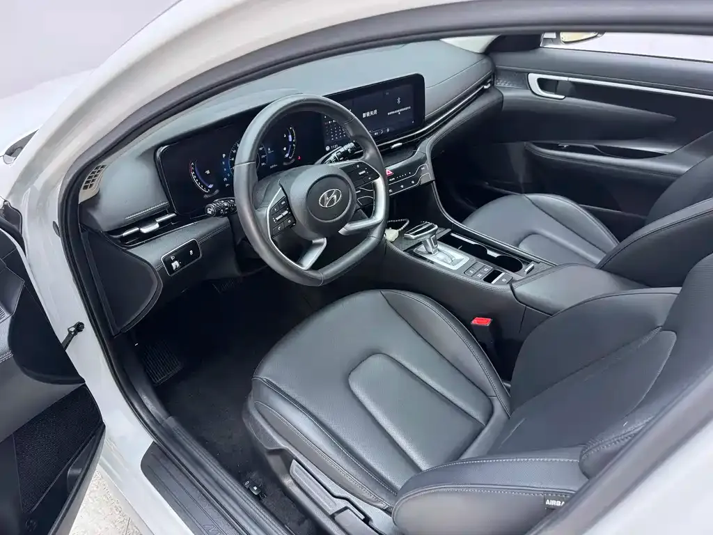 Hyundai Mistra — фото 10
