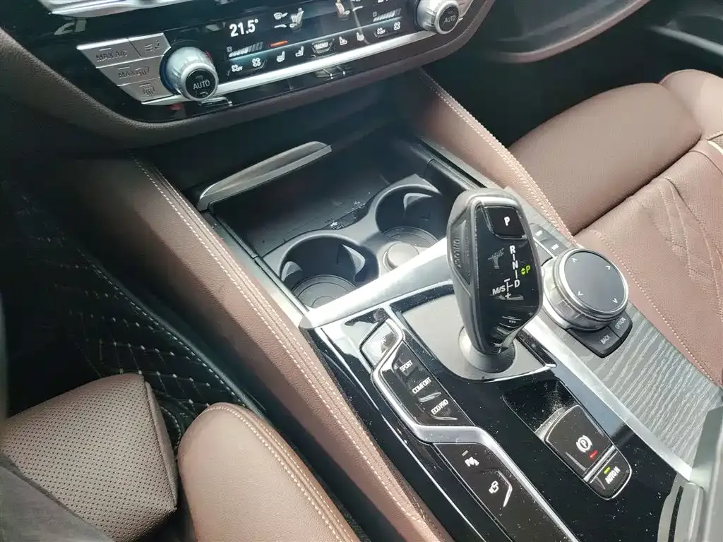 BMW 5 Series — фото 10