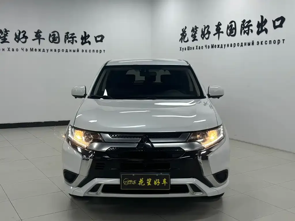 Mitsubishi Outlander — фото 9