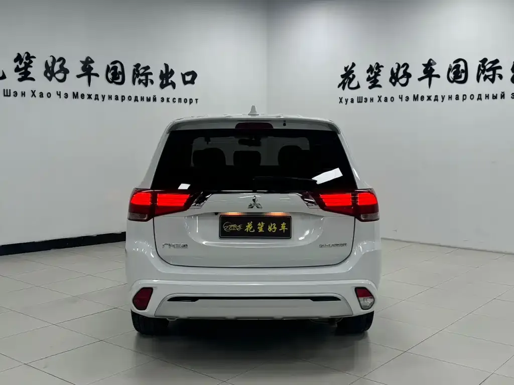 Mitsubishi Outlander — фото 4
