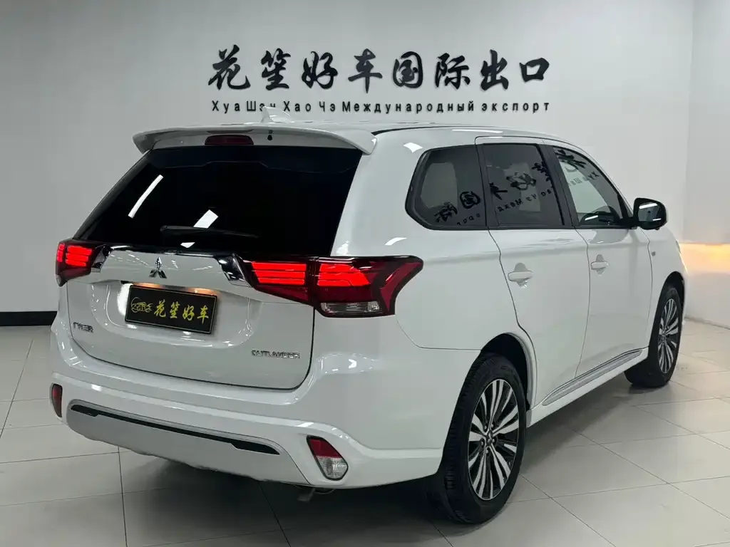 Mitsubishi Outlander — фото 7
