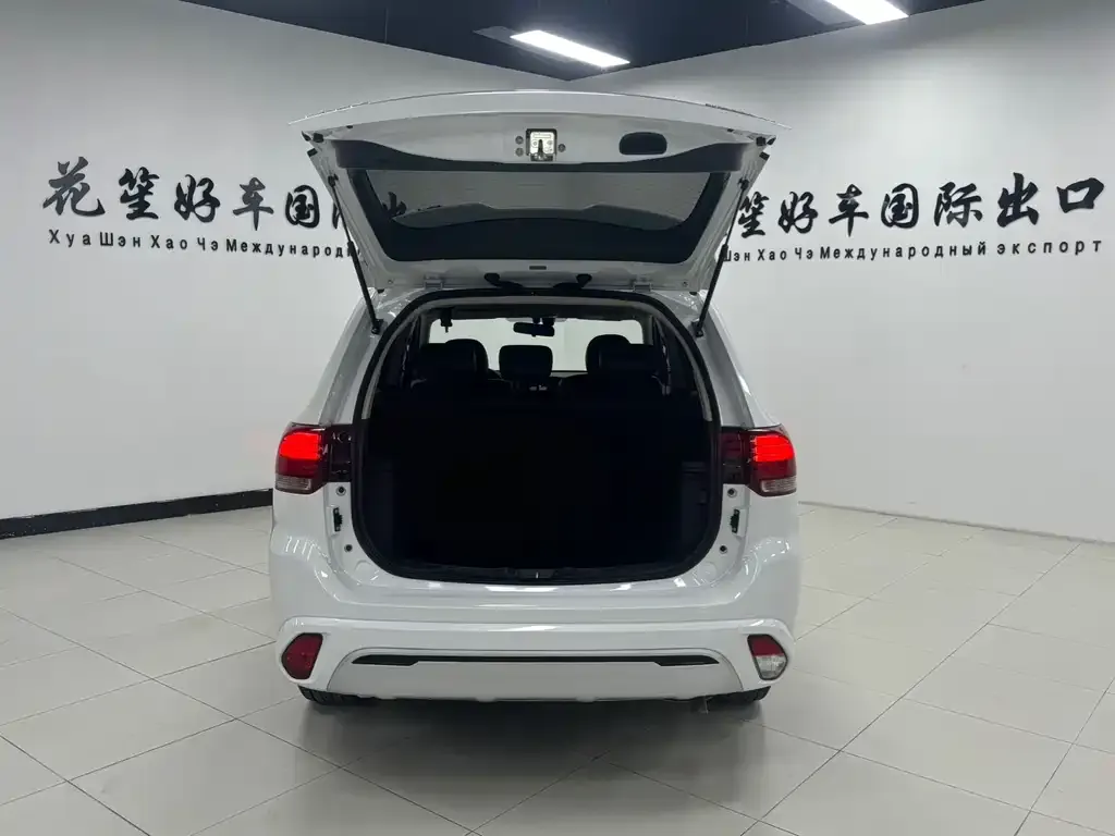 Mitsubishi Outlander — фото 3