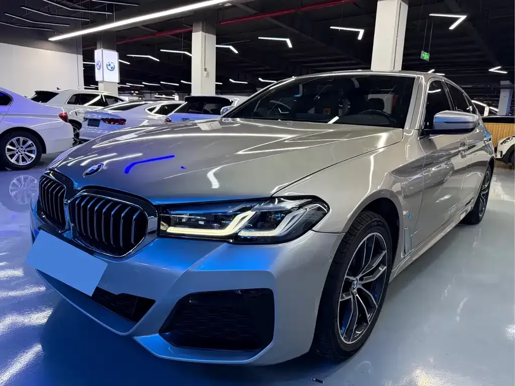 BMW 5 Series — фото 1