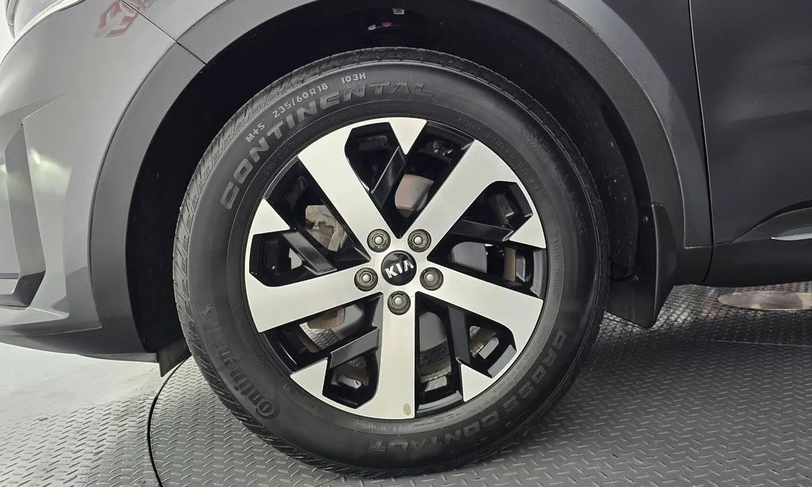 Kia Sorento — фото 9