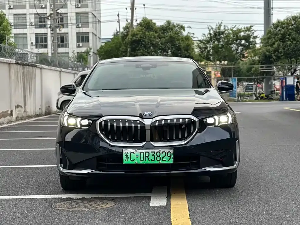 BMW i5 — фото 1