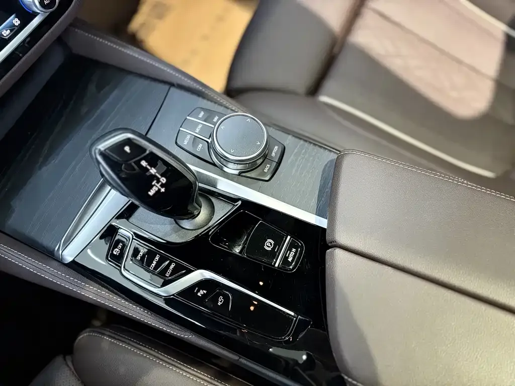 BMW 5 Series — фото 5