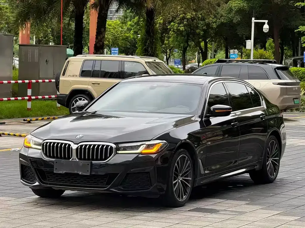 BMW 5 Series — фото 1